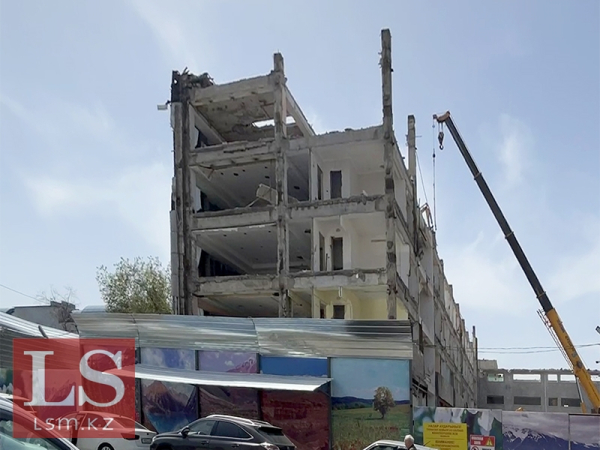 Проблемное строительство: в Алматы активно сносят незаконные объекты Проблемное строительство: в Алматы активно сносят незаконные объекты
