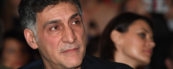 Спасший ребенка дворник Хайрулло Ибадуллаев получил премию имени Тиграна Кеосаяна Спасший ребенка дворник Хайрулло Ибадуллаев получил премию имени Тиграна Кеосаяна