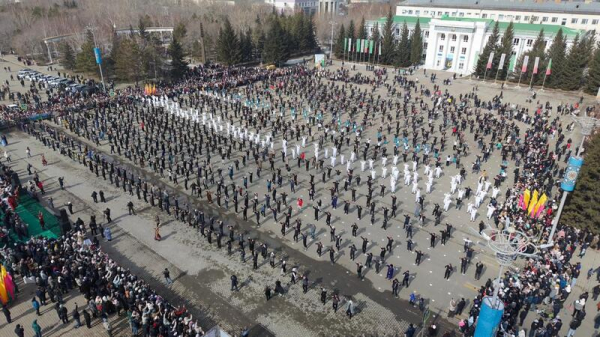 Рекордное число танцоров исполнили қара жорға в г. Кокшетау Рекордное число танцоров исполнили қара жорға в г. Кокшетау