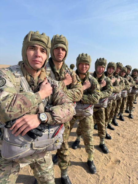 Шаг в пустоту: первокурсники военного института впервые прыгнули с парашютом