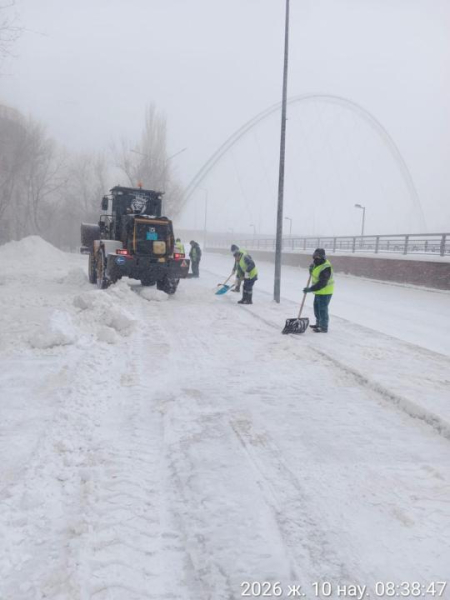 Сильный снегопад в Астане: коммунальные службы работают круглосуточно
