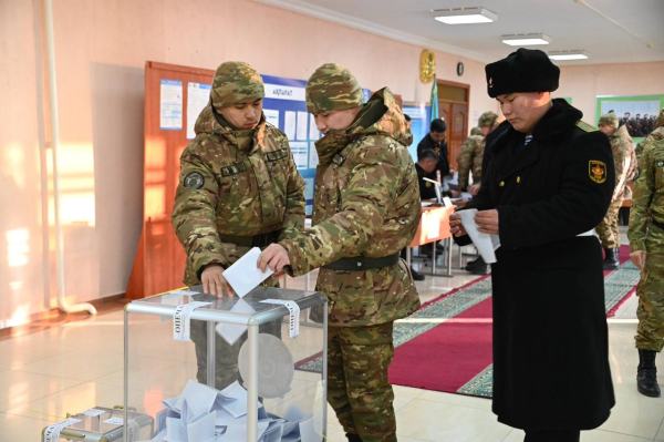 Более 2000 военнослужащих Актауского гарнизона проголосовали на референдуме Более 2000 военнослужащих Актауского гарнизона проголосовали на референдуме