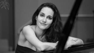 Французская пианистка Кристина Фонлюпт выступит в Караганде Французская пианистка Кристина Фонлюпт выступит в Караганде