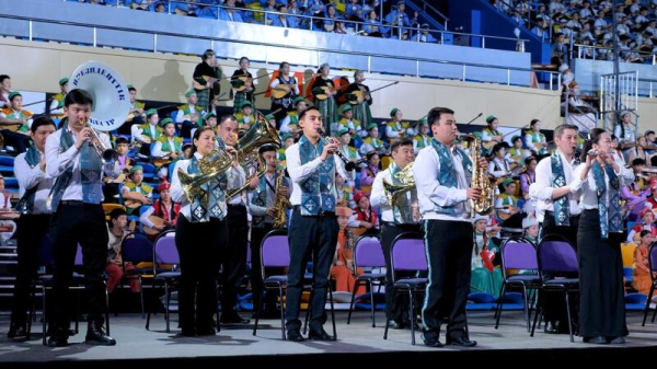 Кюй «Шернияз» и песня «Наурыз» прозвучали в исполнении 5 тысяч музыкантов в Астане Кюй «Шернияз» и песня «Наурыз» прозвучали в исполнении 5 тысяч музыкантов в Астане