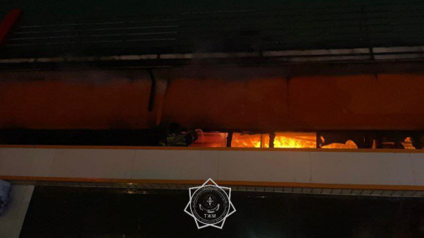 
ТРЦ горит в Семее, обвалилась крыша
