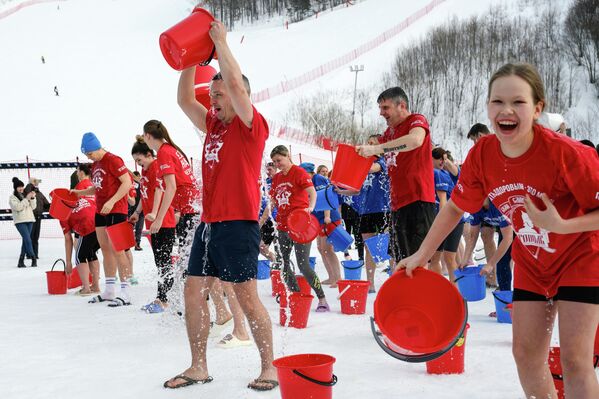 Лабубу вместо чучела, банды Гаити и "нарциссы" на подиуме: самые яркие фото недели Лабубу вместо чучела, банды Гаити и "нарциссы" на подиуме: самые яркие фото недели