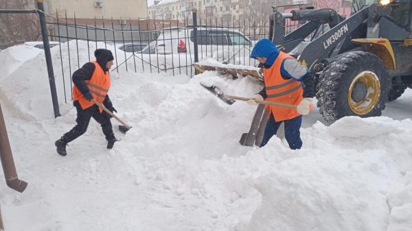 Снег в Астане: за ночь из города вывезли более 63 тысяч кубометров