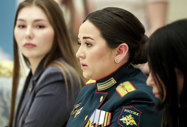 Путин поздравил участниц СВО с Международным женским днем