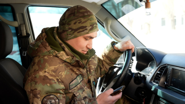 Солдаты Нацгвардии трогательно поздравили матерей