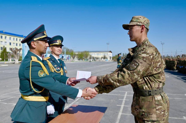 SMS вместо повестки: новые правила призыва в Казахстане