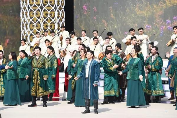 Праздничные гуляния в честь Наурыза проходят в Алматы