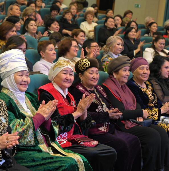 Женщин Павлодарской области наградили в канун 8 Марта