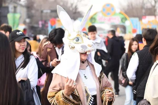 Праздничные гуляния в честь Наурыза проходят в Алматы