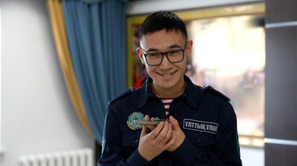 Солдаты Нацгвардии трогательно поздравили матерей