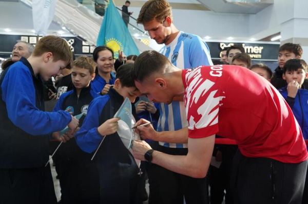 В ТРЦ Koksetau Mаll прошла презентация нового состава футбольной команды &laquo;Окжетпес&raquo;