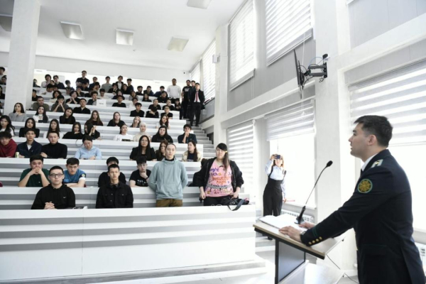 Дропперы и дипфейки: в Астане студентам рассказали о новых киберугрозах Дропперы и дипфейки: в Астане студентам рассказали о новых киберугрозах