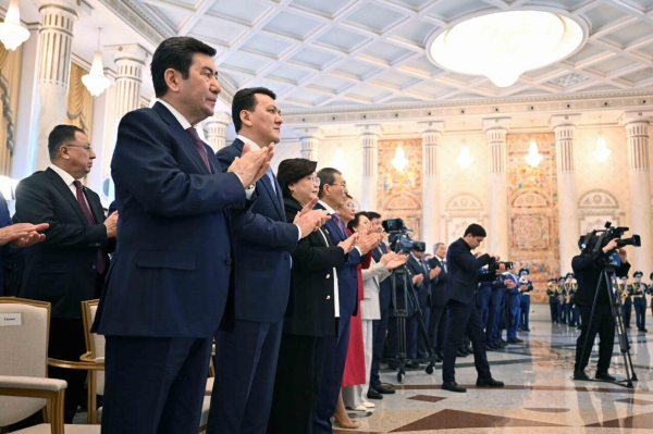 В Казахстане торжественно приняли новую Конституцию В Казахстане торжественно приняли новую Конституцию