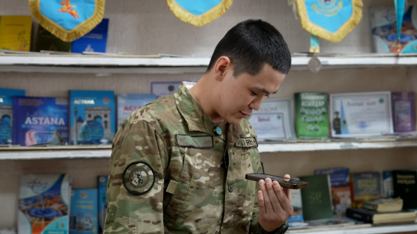 Солдаты Нацгвардии трогательно поздравили матерей