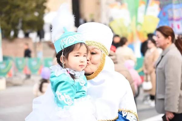 Праздничные гуляния в честь Наурыза проходят в Алматы