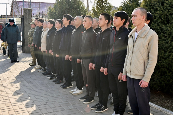 В Конаеве первую команду новобранцев отправили в Пограничную службу В Конаеве первую команду новобранцев отправили в Пограничную службу