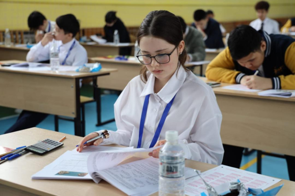 Лучшие ученики страны соревнуются по географии и химии