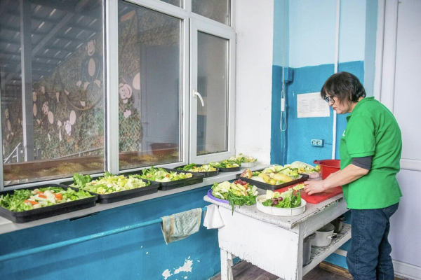 Настоящие мамочки: кто и как спасает животных в Алматинском зоопарке