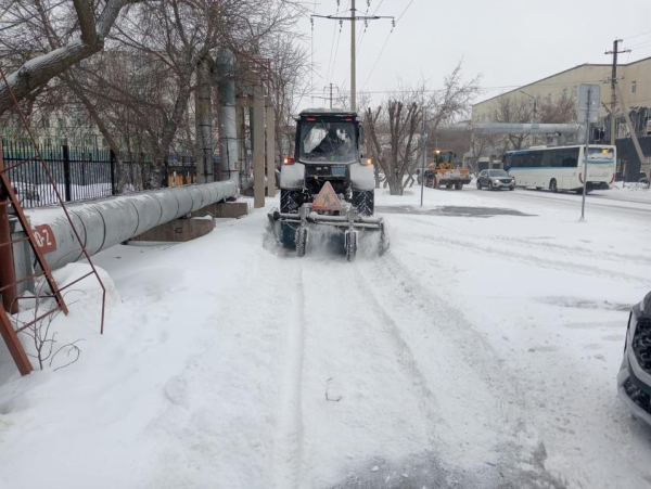 Снег в Астане: за ночь из города вывезли более 63 тысяч кубометров