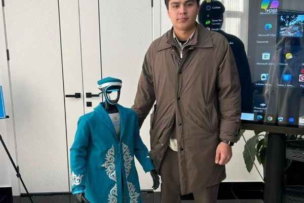 Зайчики, "Золотой человек", Кыдыр ата: необычные костюмы на референдуме в регионах 