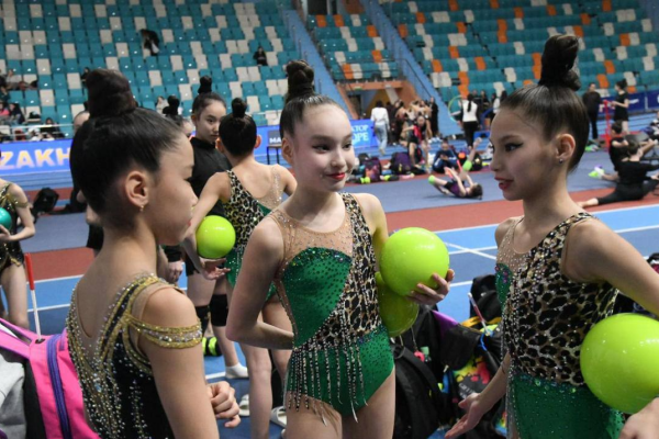 
Более 800 гимнасток участвуют в серии турниров в Астане
