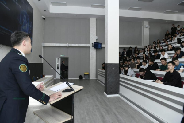 Дропперы и дипфейки: в Астане студентам рассказали о новых киберугрозах Дропперы и дипфейки: в Астане студентам рассказали о новых киберугрозах