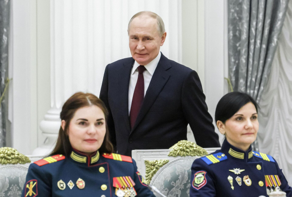 Путин поздравил участниц СВО с Международным женским днем
