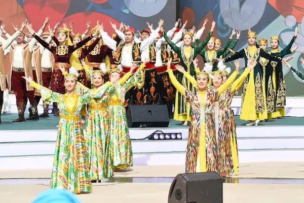 Праздничные гуляния в честь Наурыза проходят в Алматы