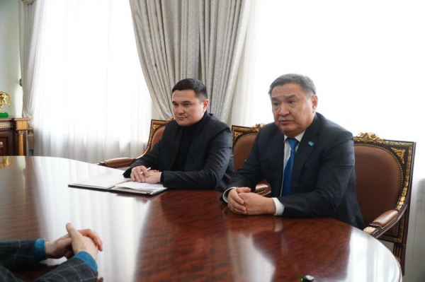 Марат Ахметжанов АӨСШК халықаралық бақылаушыларымен кездесті