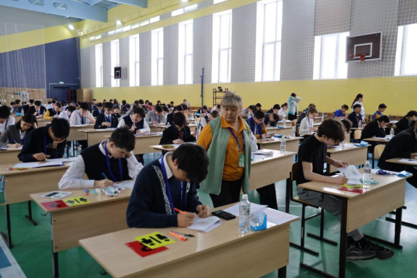 Лучшие ученики страны соревнуются по географии и химии