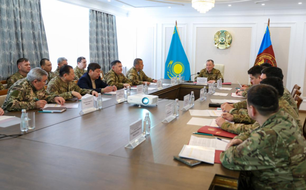 Министр обороны проинспектировал воинские части ССО в Астане