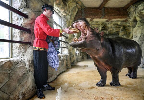 Лабубу вместо чучела, банды Гаити и "нарциссы" на подиуме: самые яркие фото недели Лабубу вместо чучела, банды Гаити и "нарциссы" на подиуме: самые яркие фото недели