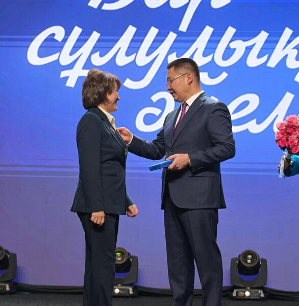 Женщин Павлодарской области наградили в канун 8 Марта