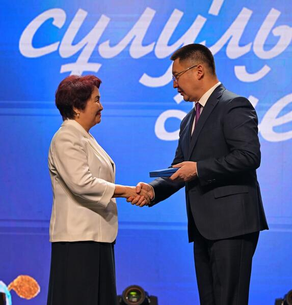 Женщин Павлодарской области наградили в канун 8 Марта