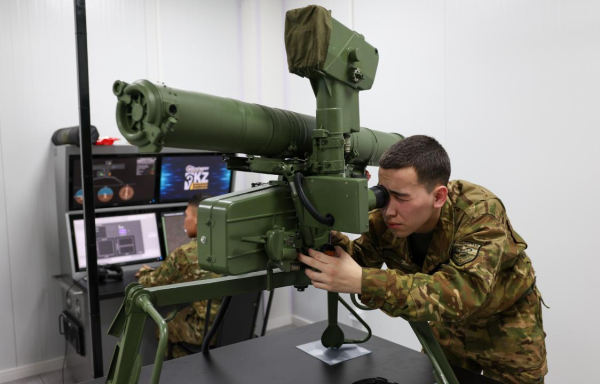 Министр обороны проинспектировал воинские части ССО в Астане