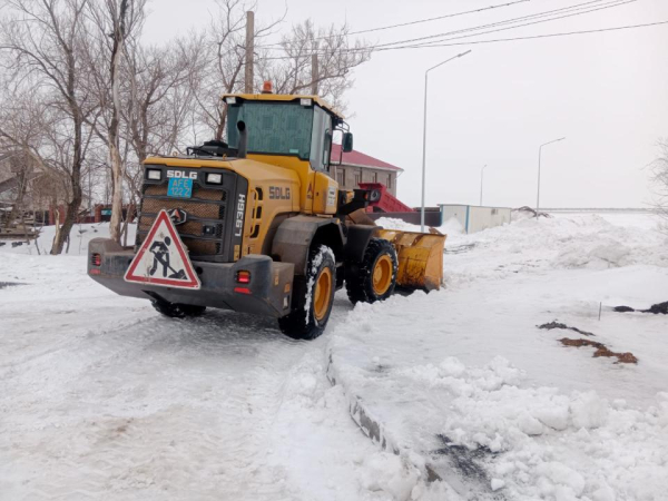 Зима в Астане: как коммунальные службы борются со снегом