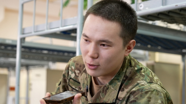 Солдаты Нацгвардии трогательно поздравили матерей