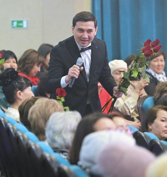 Женщин Павлодарской области наградили в канун 8 Марта