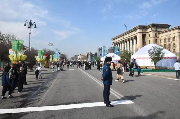 Праздничные гуляния в честь Наурыза проходят в Алматы