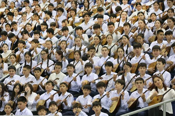 Полмиллиона детей одновременно исполнили кюй в школах и колледжах Казахстана