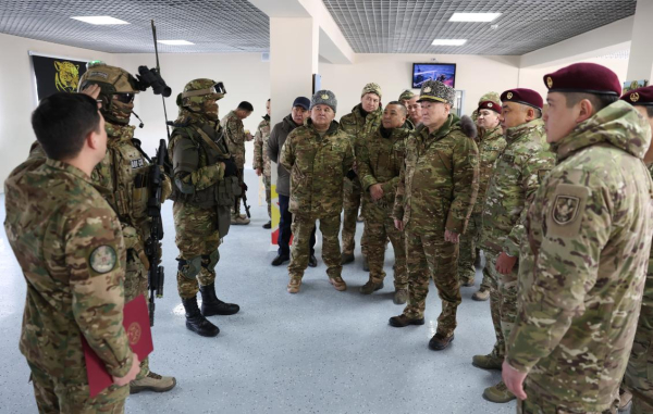 Министр обороны проинспектировал воинские части ССО в Астане