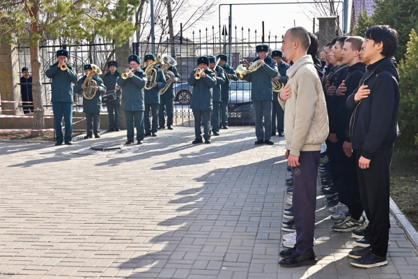 В Конаеве первую команду новобранцев отправили в Пограничную службу В Конаеве первую команду новобранцев отправили в Пограничную службу