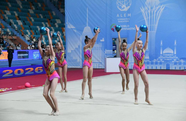 
Более 800 гимнасток участвуют в серии турниров в Астане
