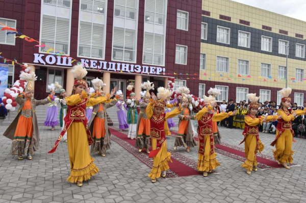 В Уиле открыли современный школьно-дошкольный комплекс