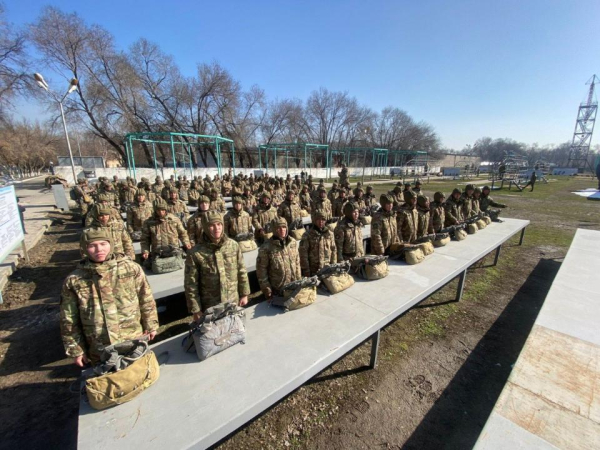 Шаг в пустоту: первокурсники военного института впервые прыгнули с парашютом