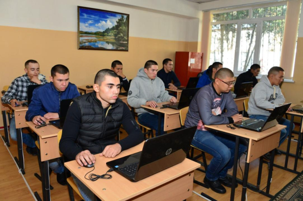 SMS вместо повестки: новые правила призыва в Казахстане